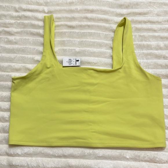 Express Body Contour Crop - Picture 1 of 3